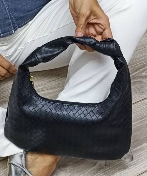 Bolsa Tejida de Mano color Negro Mod. 10 0210
