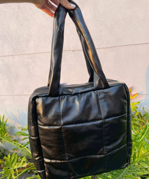 Bolso cuadrado y Acolchado Morgan Negro. 23 4010