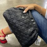 23 9003 Bolso Abollonado de Mano Negro