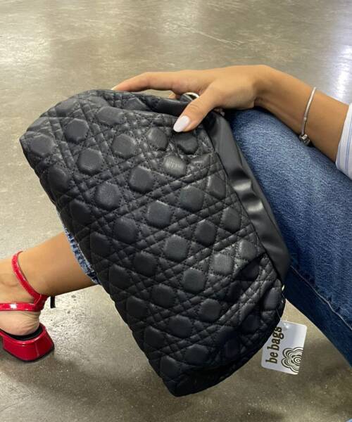 23 9003 Bolso Abollonado de Mano Negro